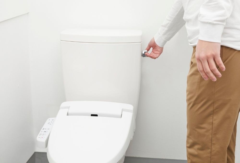 How To Unclog A Toilet In 2 Minutes!
